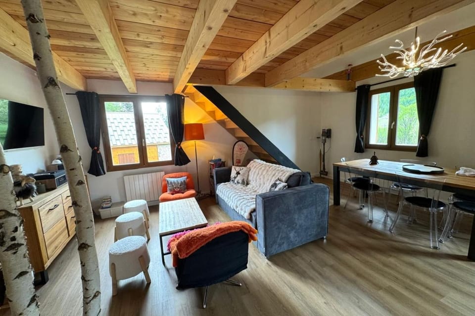 Bright family apartment with magnificent views Apartment in La Salle-les-Alpes