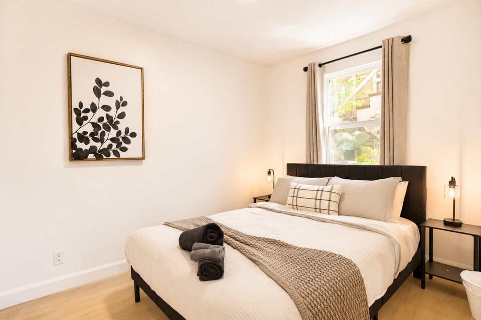 3BR Close to centre, Parking, AC, Unit 6 Apartment in Quebec City