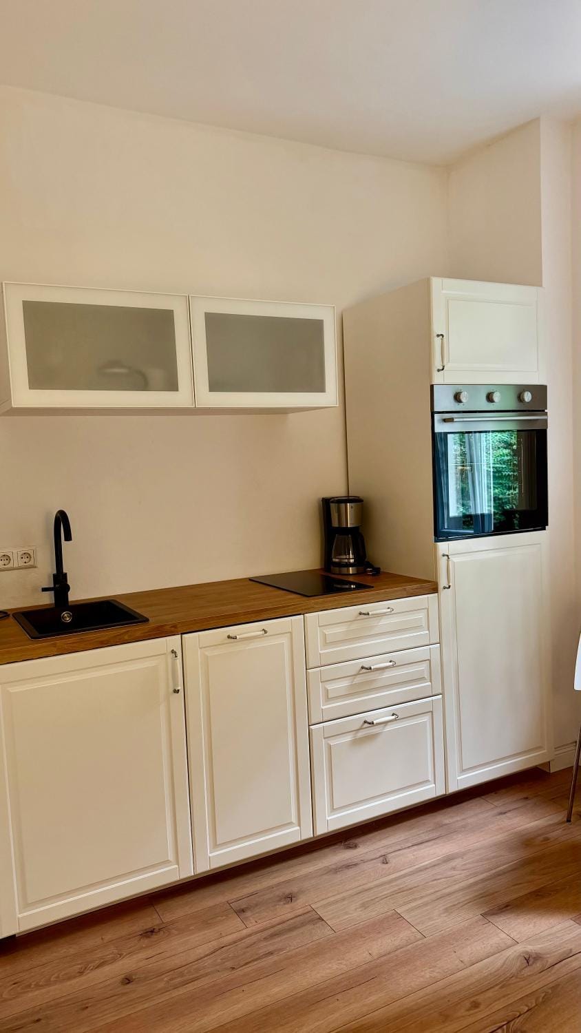 Kitchen or kitchenette, dishwasher, oven, pet friendly, stove