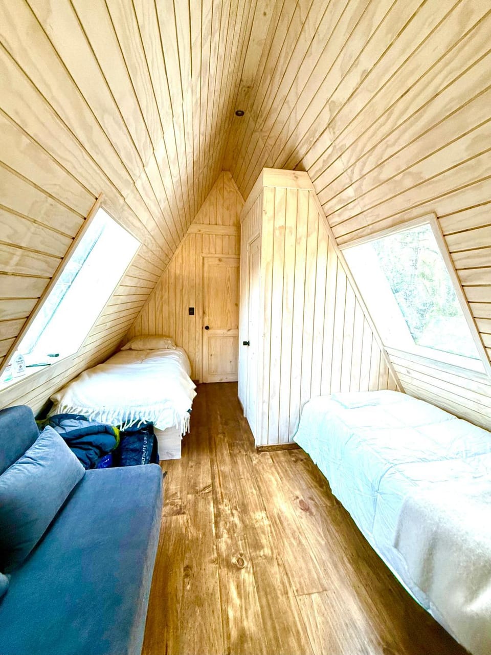 Bed, Living room, Photo of the whole room, Bedroom