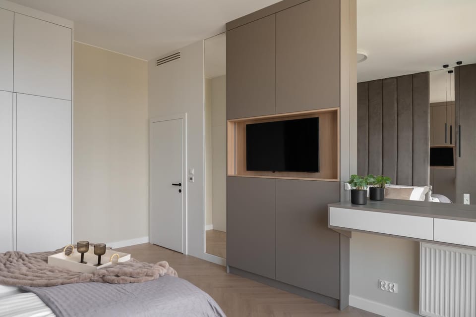 Bed, TV and multimedia, Photo of the whole room, Bedroom, wardrobe