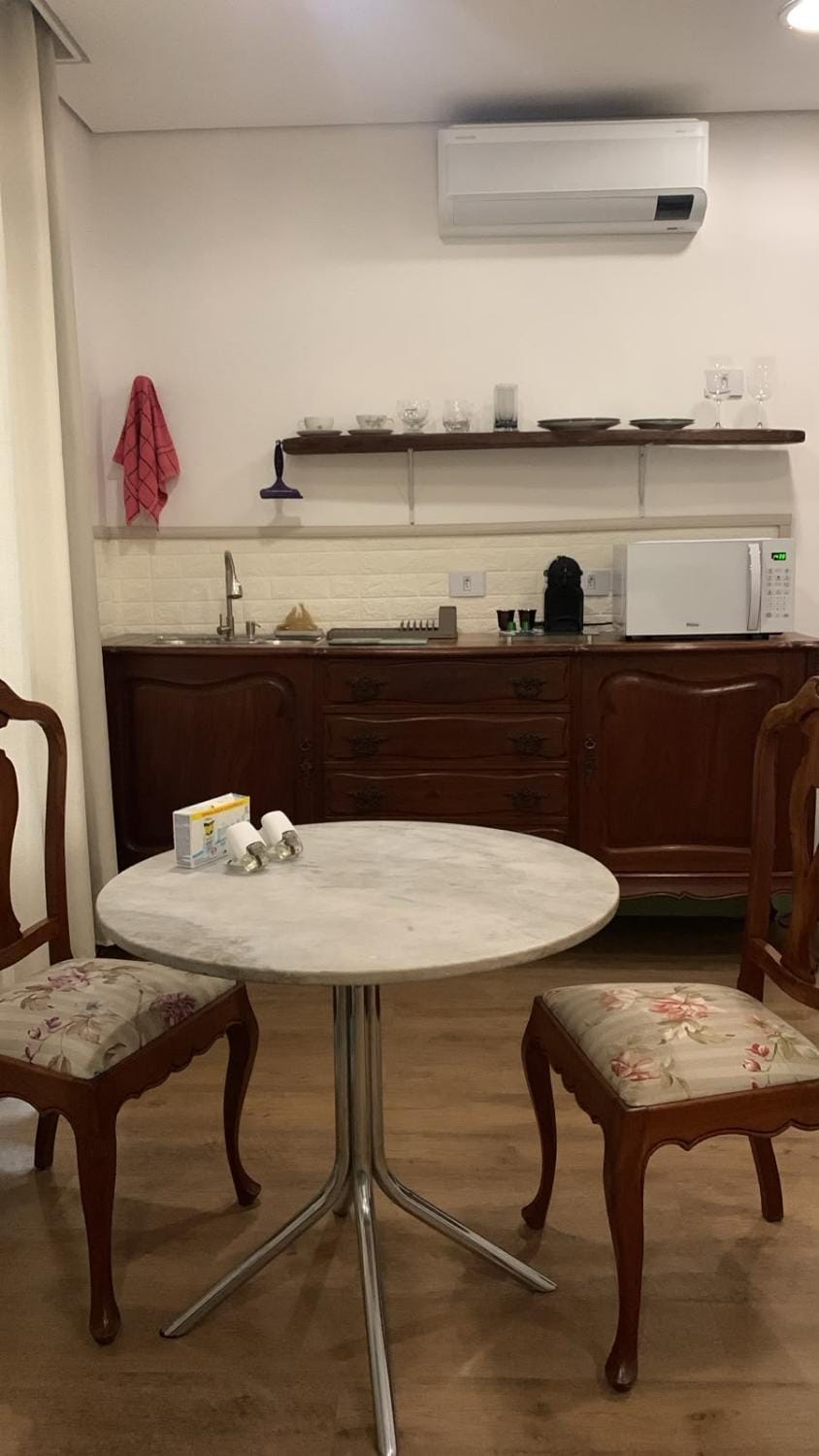 Kitchen or kitchenette, Dining area, air conditioner