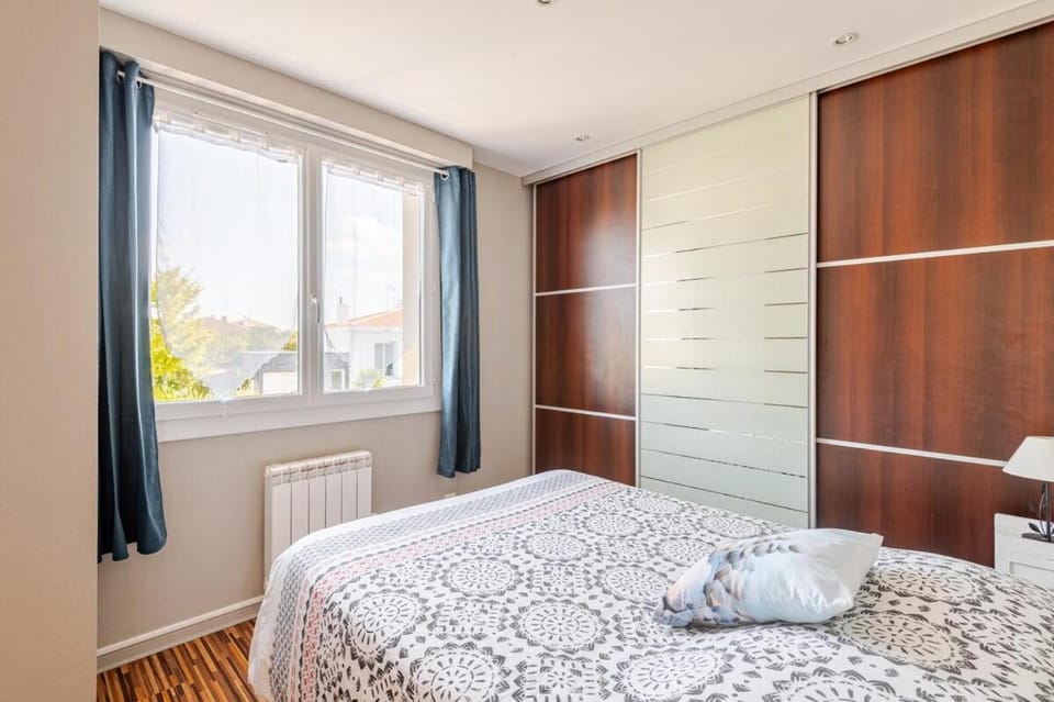 APPARTEMENT SPACIEUX et LUMINEUX AVEC GRAND GARAGE Apartment in Château-d'Olonne