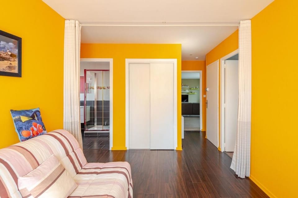 APPARTEMENT SPACIEUX et LUMINEUX AVEC GRAND GARAGE Apartment in Château-d'Olonne