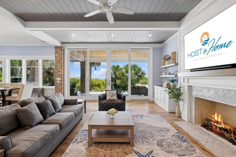 Natural landscape, TV and multimedia, Living room, Seating area