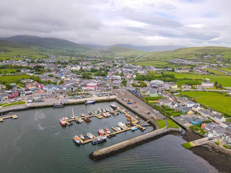 Experience Dingle at Main Street - Room 1 Bed and Breakfast in Dingle