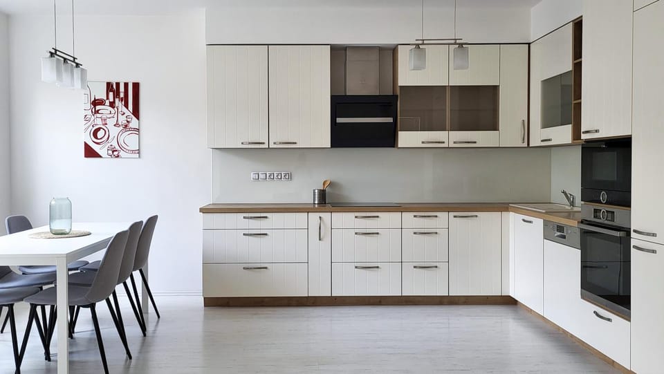 Kitchen or kitchenette, Dining area, oven, stove