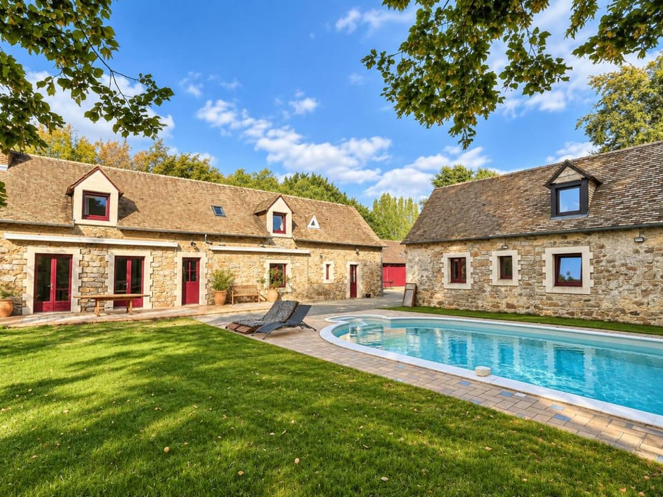 Property building, Day, Garden view, Pool view, Swimming pool