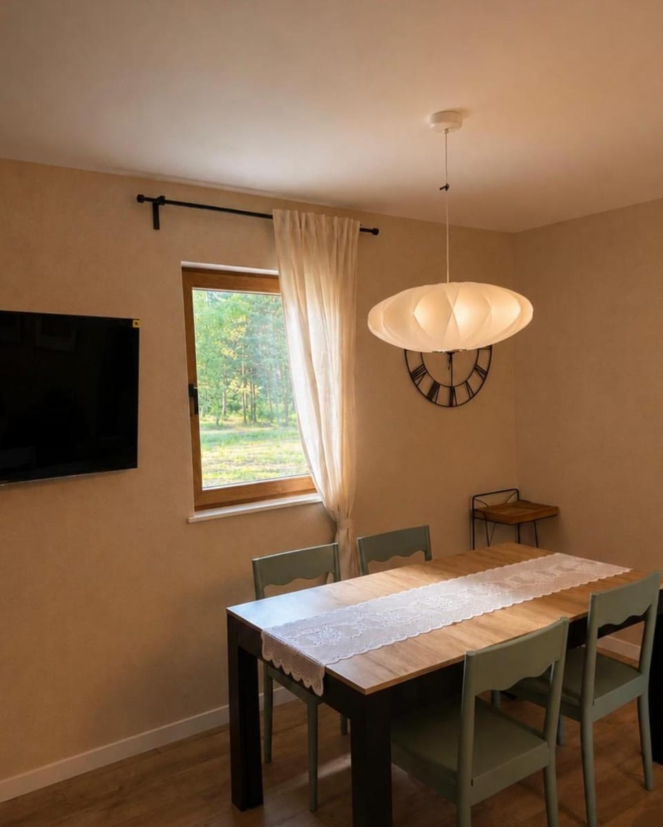 Communal lounge/ TV room, TV and multimedia, Dining area, Evening entertainment