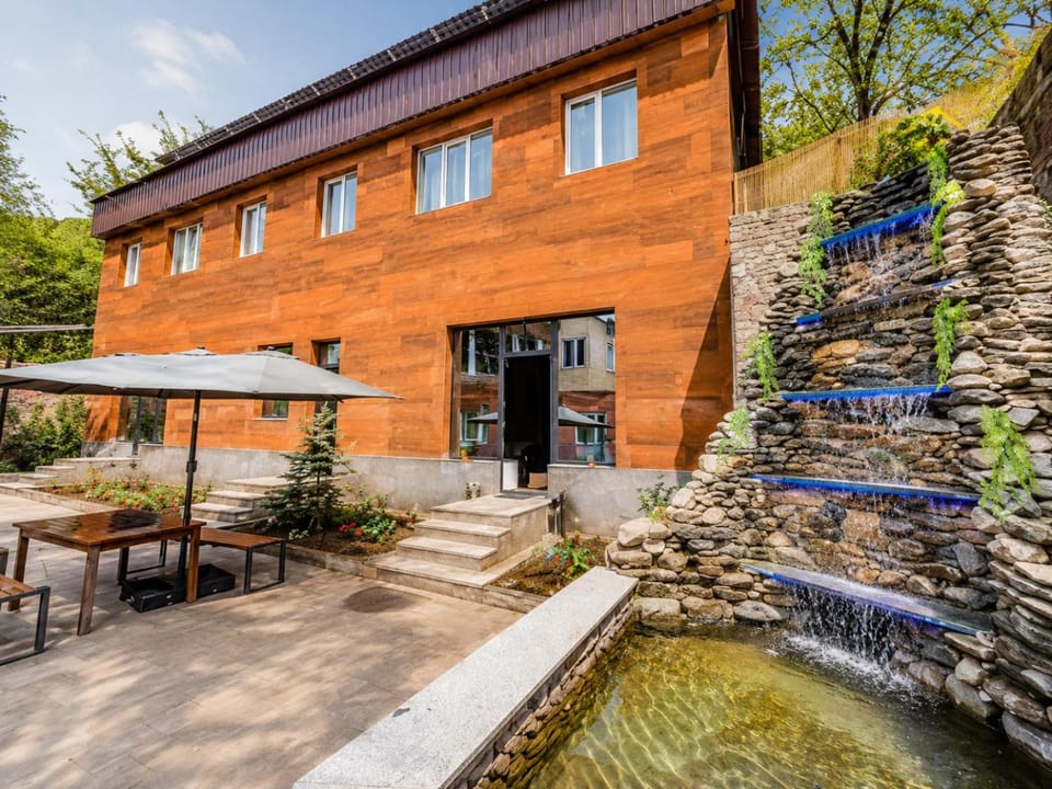 Property building, Day, Garden, Garden view
