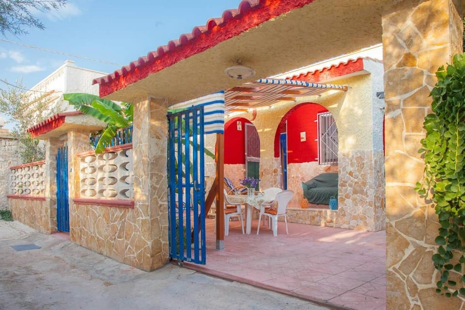Property building, Patio, Day, Dining area