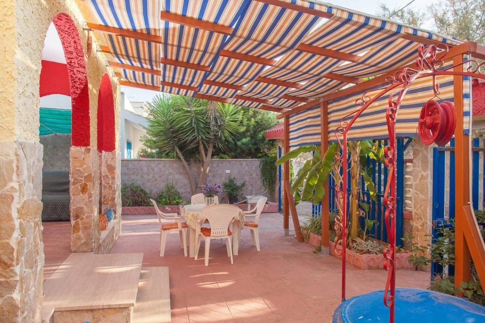 Patio, Day, Dining area