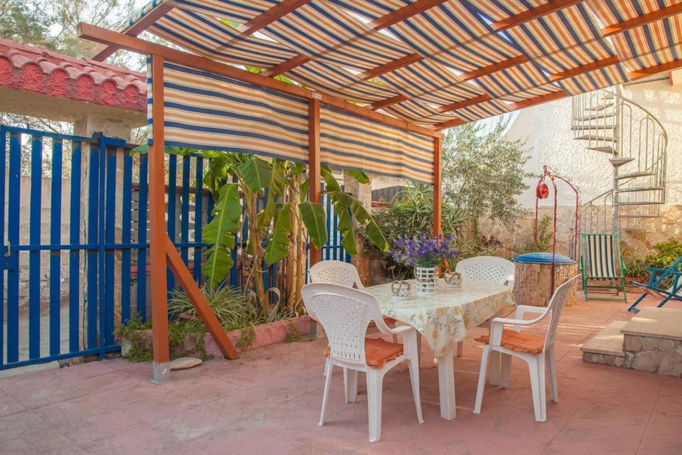 Patio, Day, Garden, View (from property/room), Balcony/Terrace, Dining area, Garden view