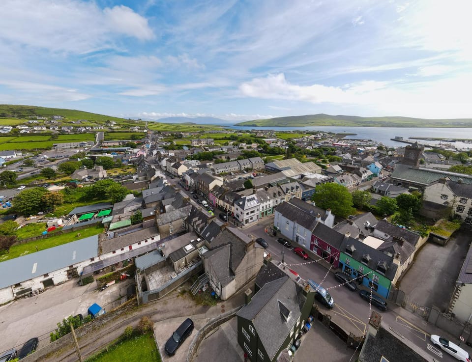 Experience Dingle at Main Street - Room 2 Bed and Breakfast in Dingle