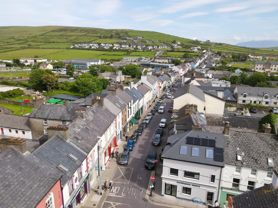 Experience Dingle at Main Street - Room 2 Bed and Breakfast in Dingle