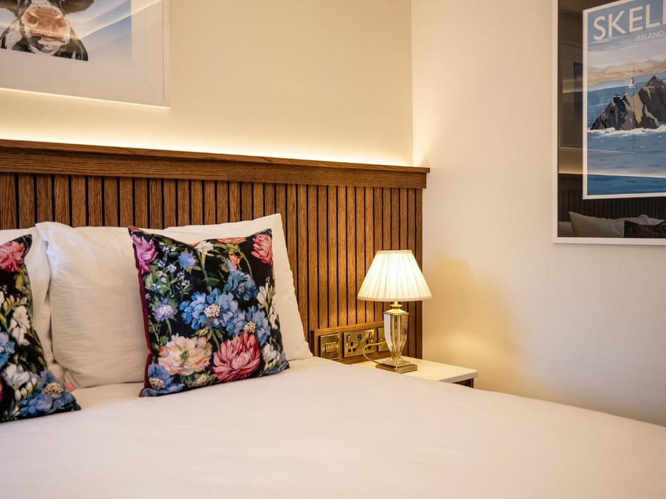 Experience Dingle at Main Street - Room 2 Bed and Breakfast in Dingle