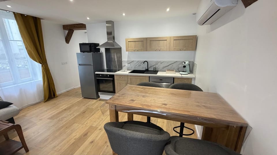 Kitchen or kitchenette, Dining area, dishwasher, oven, stove
