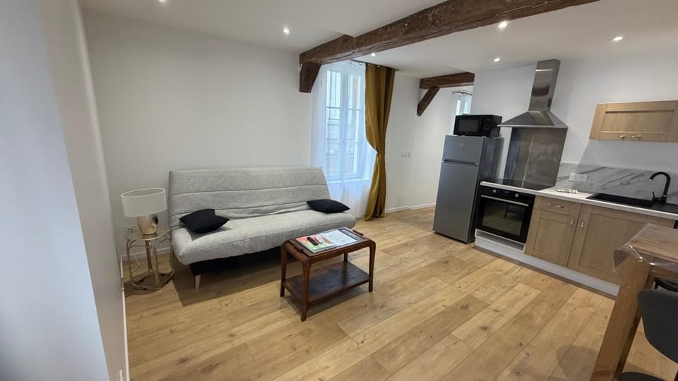 Seating area, oven, stove