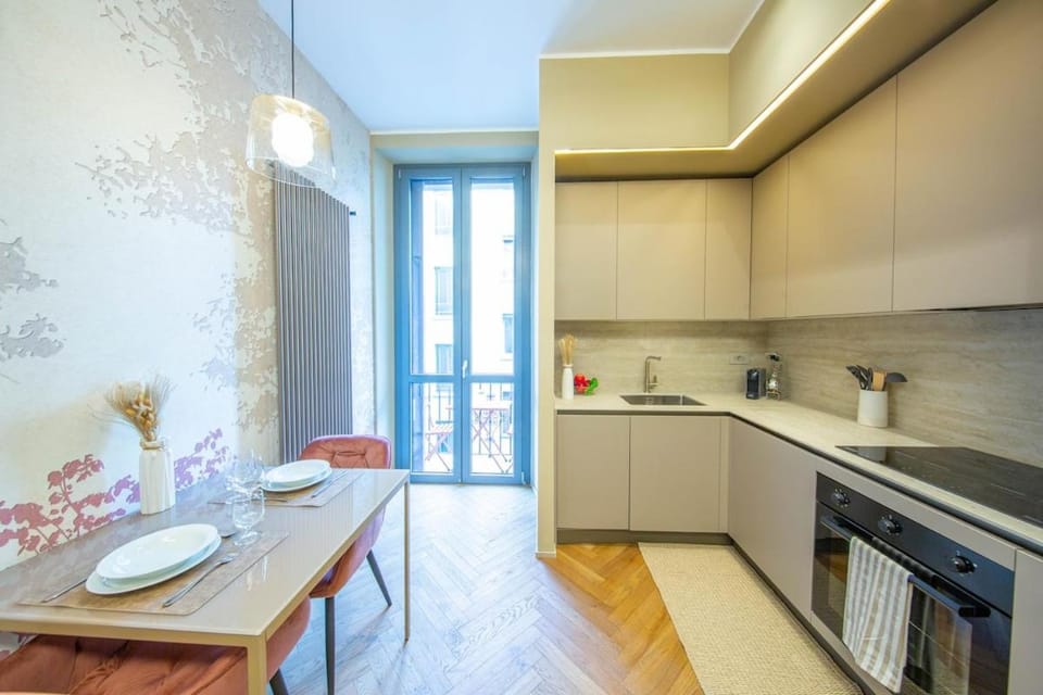 Luxury in the center 1bedroom apartment with AC and balcony Apartment in Milan