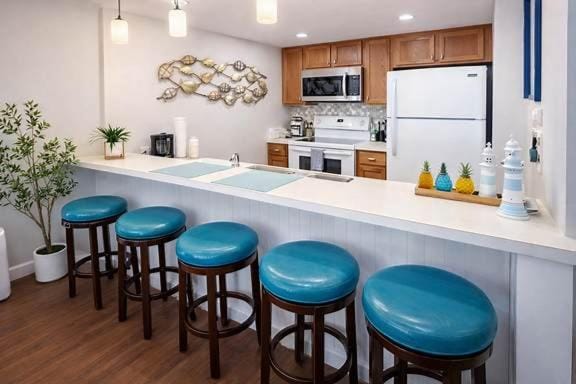 Family Condo - Pool Jacuzzi & BBQ - Walk to Beach Apartment in South Padre Island