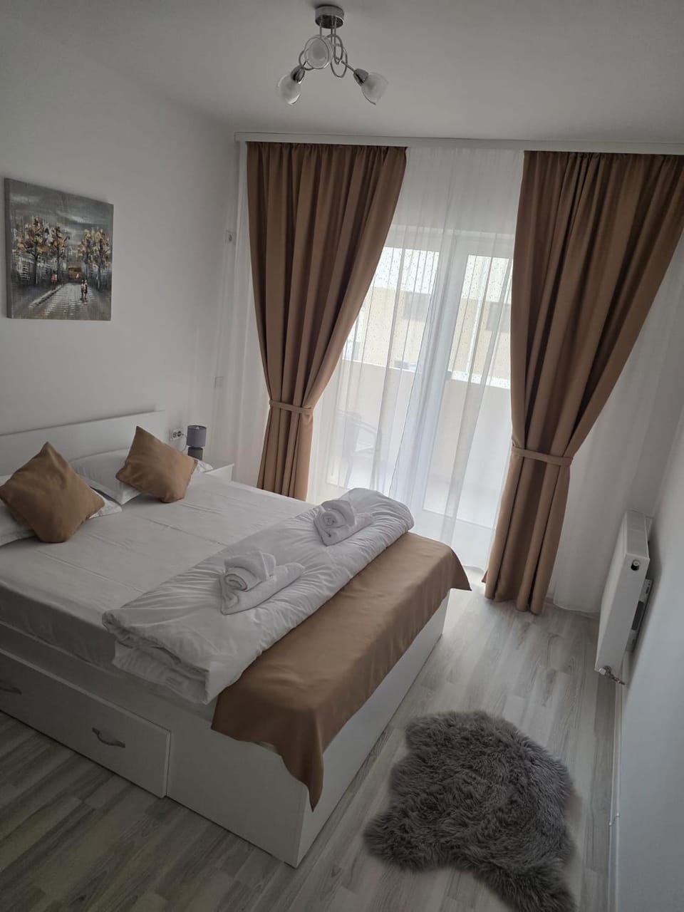 Bed, Bedroom, towels