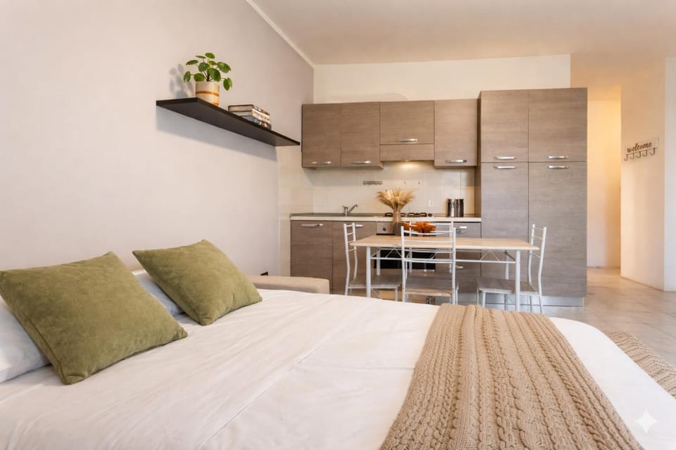 Bed, Kitchen or kitchenette, Living room, Photo of the whole room, Seating area, Dining area, Bedroom