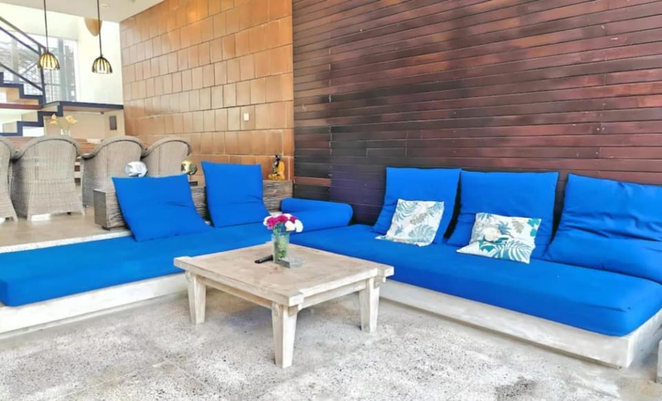 Large 3BR Jimbaran Villa with Pool & Wi-Fi House in Kuta Selatan