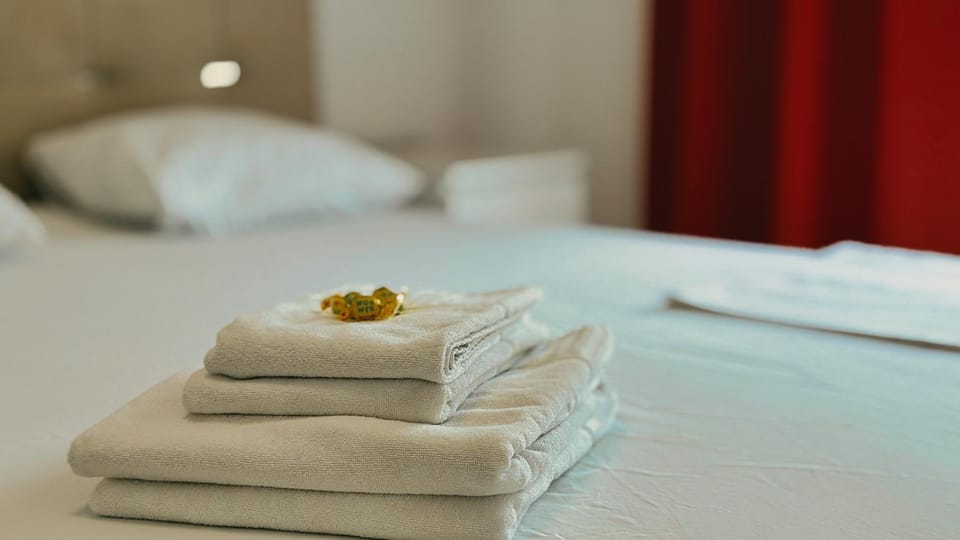 Bed, Photo of the whole room, Bedroom, towels