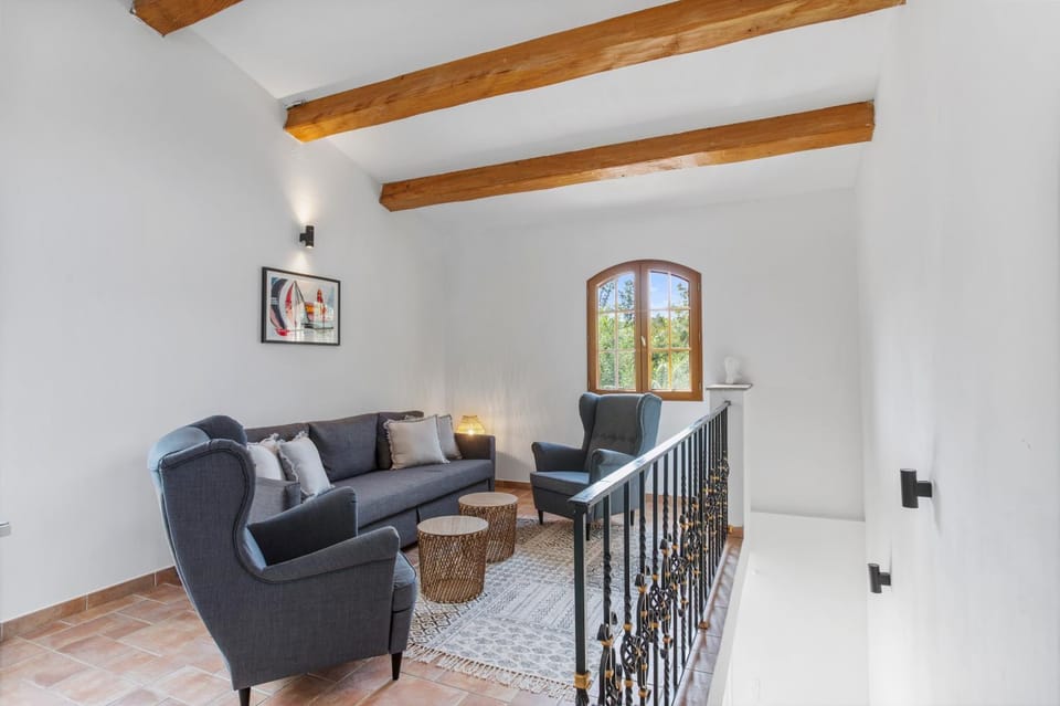 Modern Holiday Home Pool & Wifi House in Roquebrune-sur-Argens