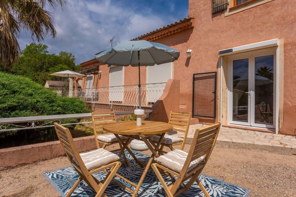Modern Holiday Home Pool & Wifi House in Roquebrune-sur-Argens