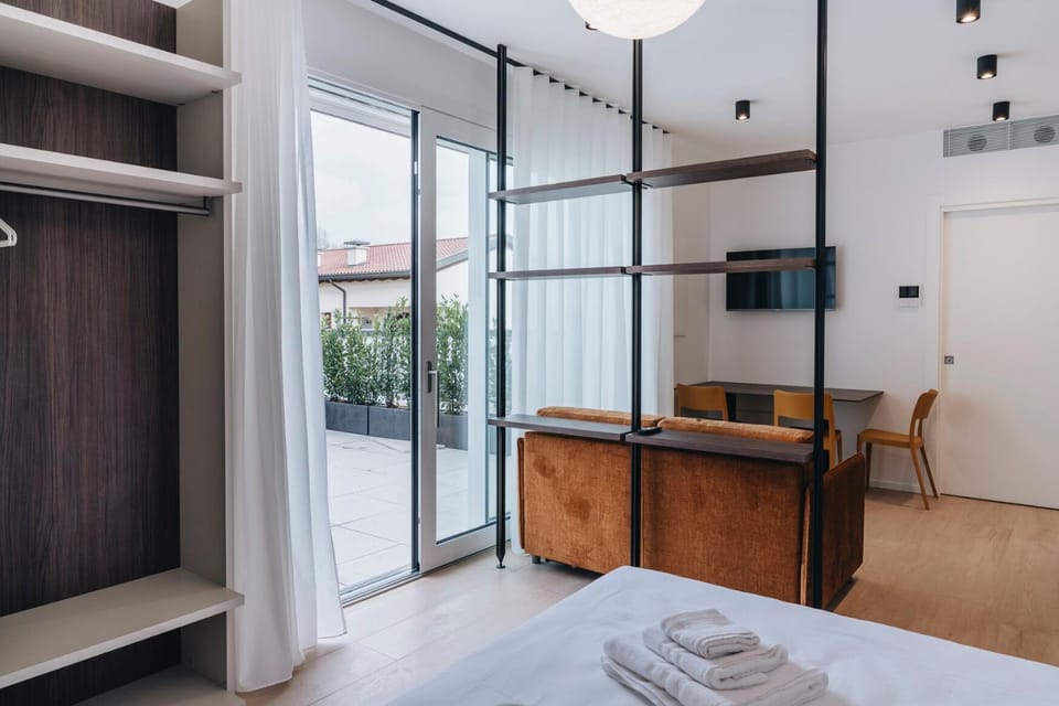 TV and multimedia, Kitchen or kitchenette, Photo of the whole room, Bedroom, towels, wardrobe