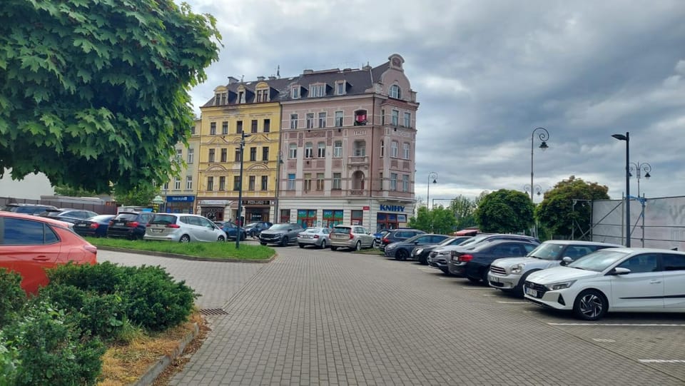 Property building, Neighbourhood, Location, Parking