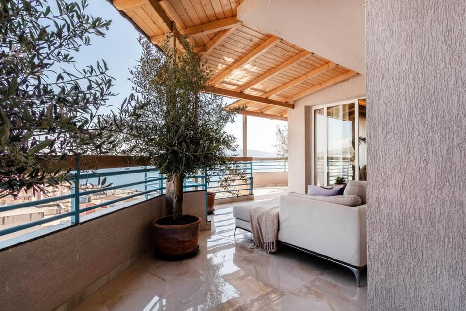 The View Luxury Penthouse Saranda Apartment in Sarandë