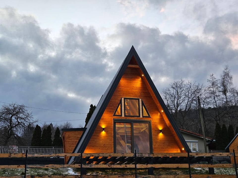 Moonrise house Rudnik Chalet in Serbia
