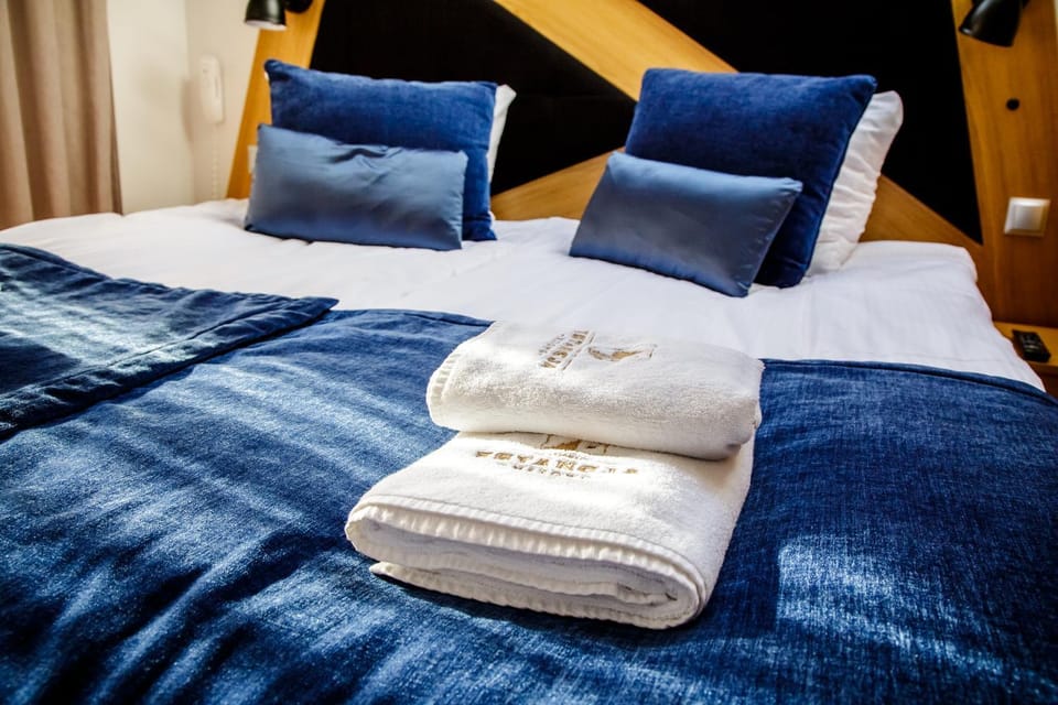 Photo of the whole room, Decorative detail