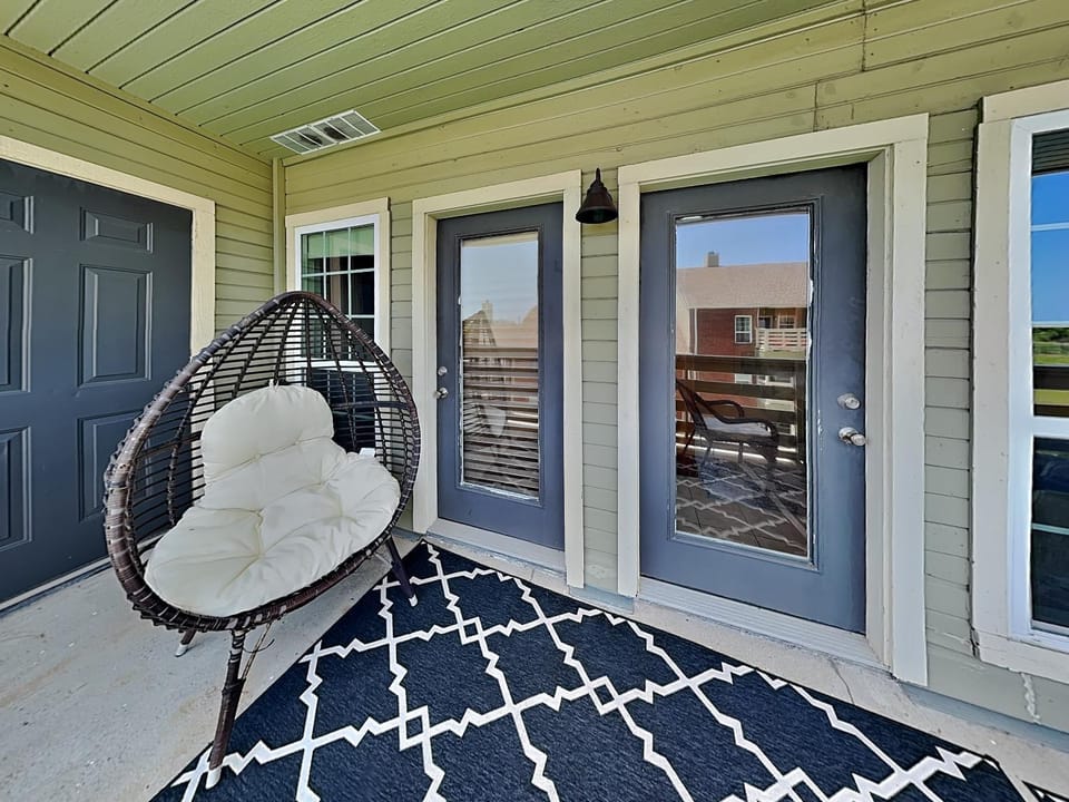 Harbor East Condominiums by Ryson Vacation Rentals Apartment in Texas City
