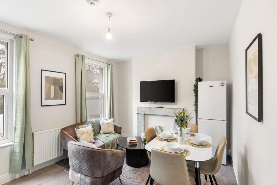 Large Gem Easy & Fast access to Central London Apartment in London Borough of Southwark