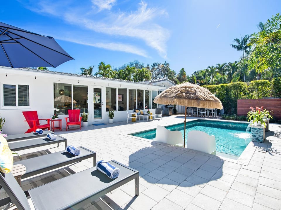 Canary House Heated Pool Retreat House in Wilton Manors
