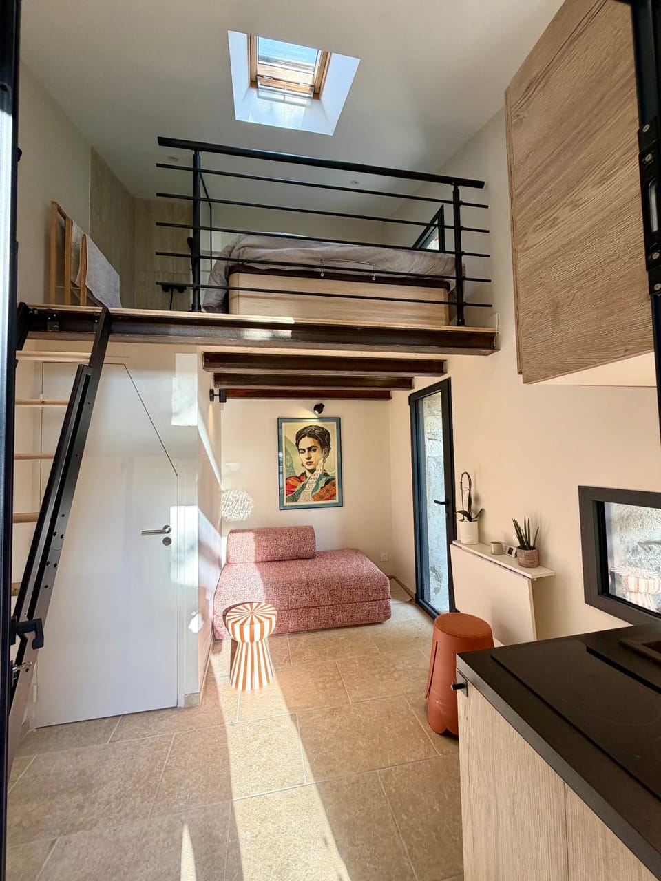 Living room, Photo of the whole room, Seating area