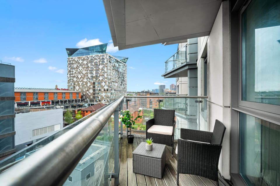 Property building, Day, View (from property/room), Balcony/Terrace, City view