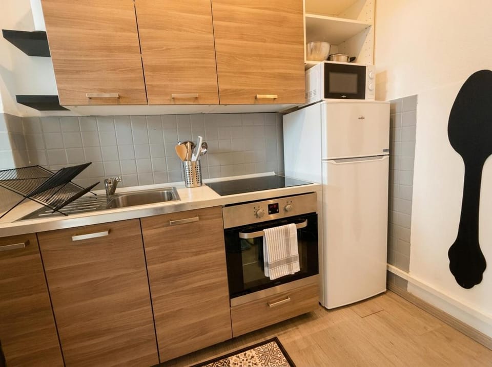 Beau 2 pièces climatisé, beaux volumes et lumineux - toutes commodités - Lille Gares direct en 30 minutes Apartment in Hauts-de-France