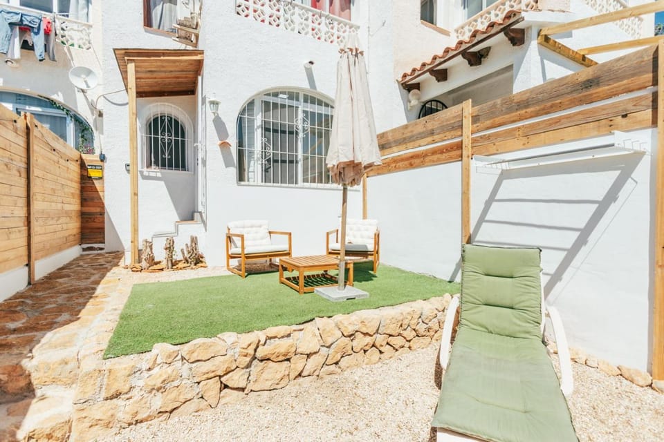 Patio, Balcony/Terrace, sunbed