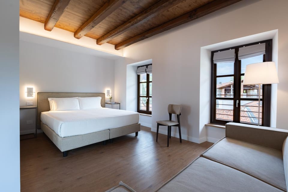 Bed, Living room, Bedroom