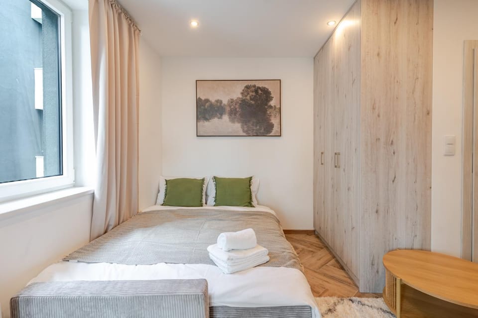 Living room, Photo of the whole room, Seating area, towels, wardrobe