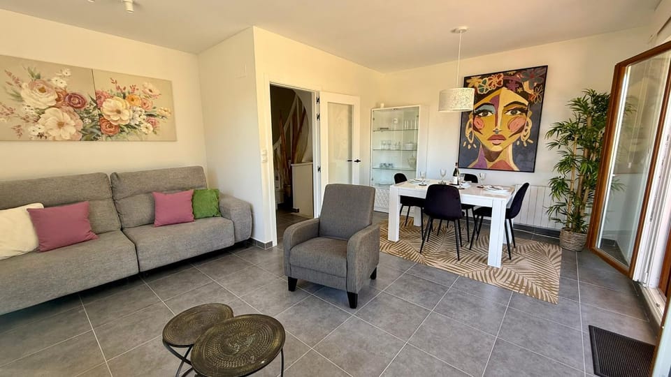 Living room, Dining area