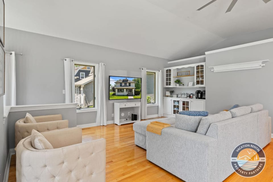 Maplewood Manor 6BR Lake Geneva Golf & Weddings House in Wisconsin