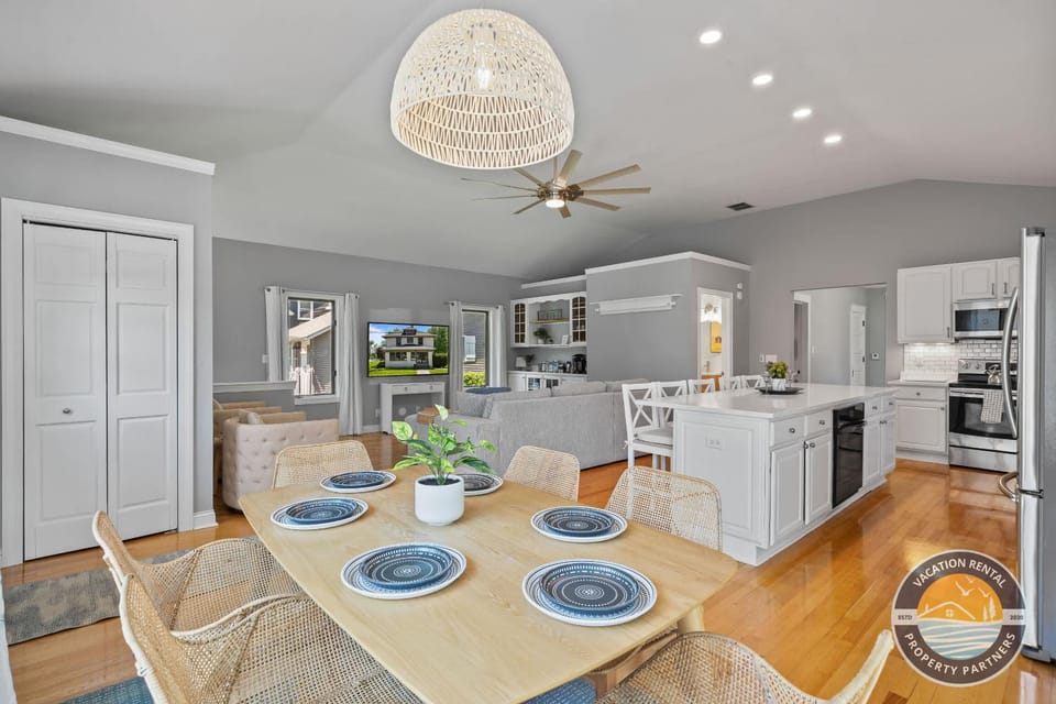 Maplewood Manor 6BR Lake Geneva Golf & Weddings House in Wisconsin