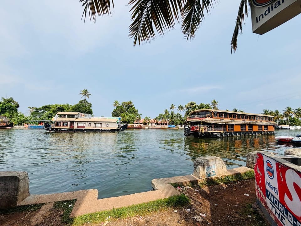 Lake Side Homestay Bed and Breakfast in Alappuzha