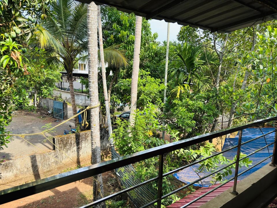 Lake Side Homestay Bed and Breakfast in Alappuzha