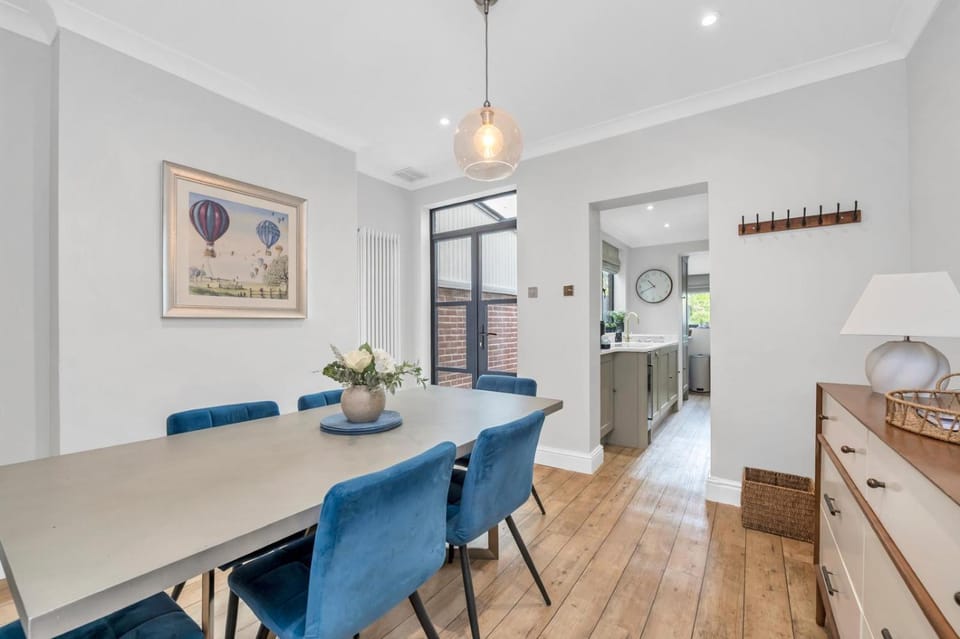 53 Kings Road, stylish and cosy town retreat House in Bury Saint Edmunds
